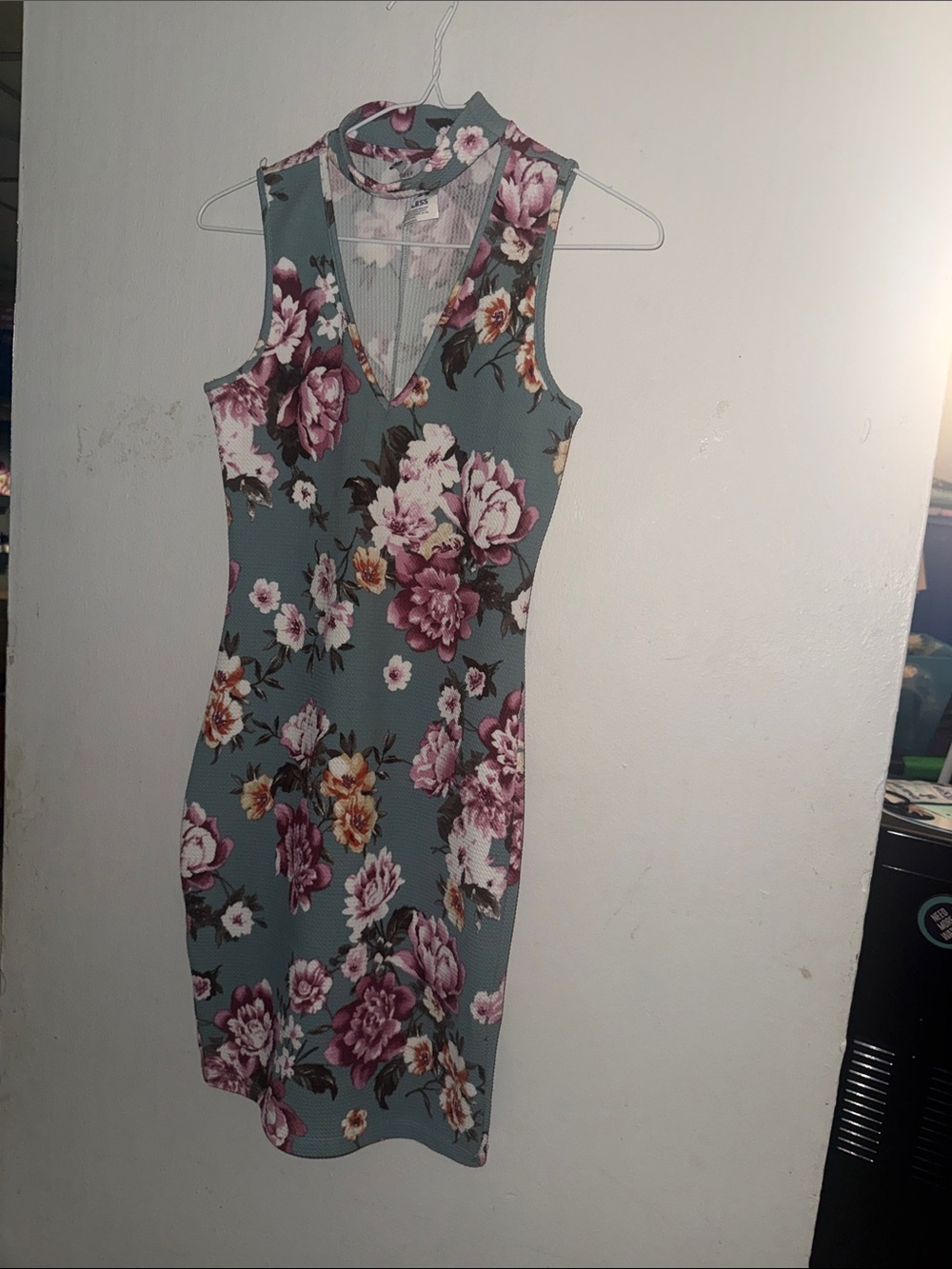Aris Floral V-Neck Sleeveless Bodycon Dress in Sage Blue